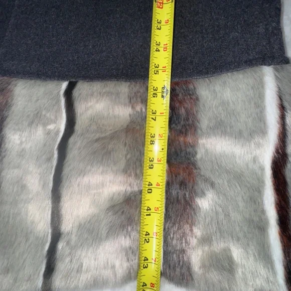 A0085 ELIE TAHARI LONG WOOL COAT WITH FAUX FUR ON BOTTOM SIZE SMALL